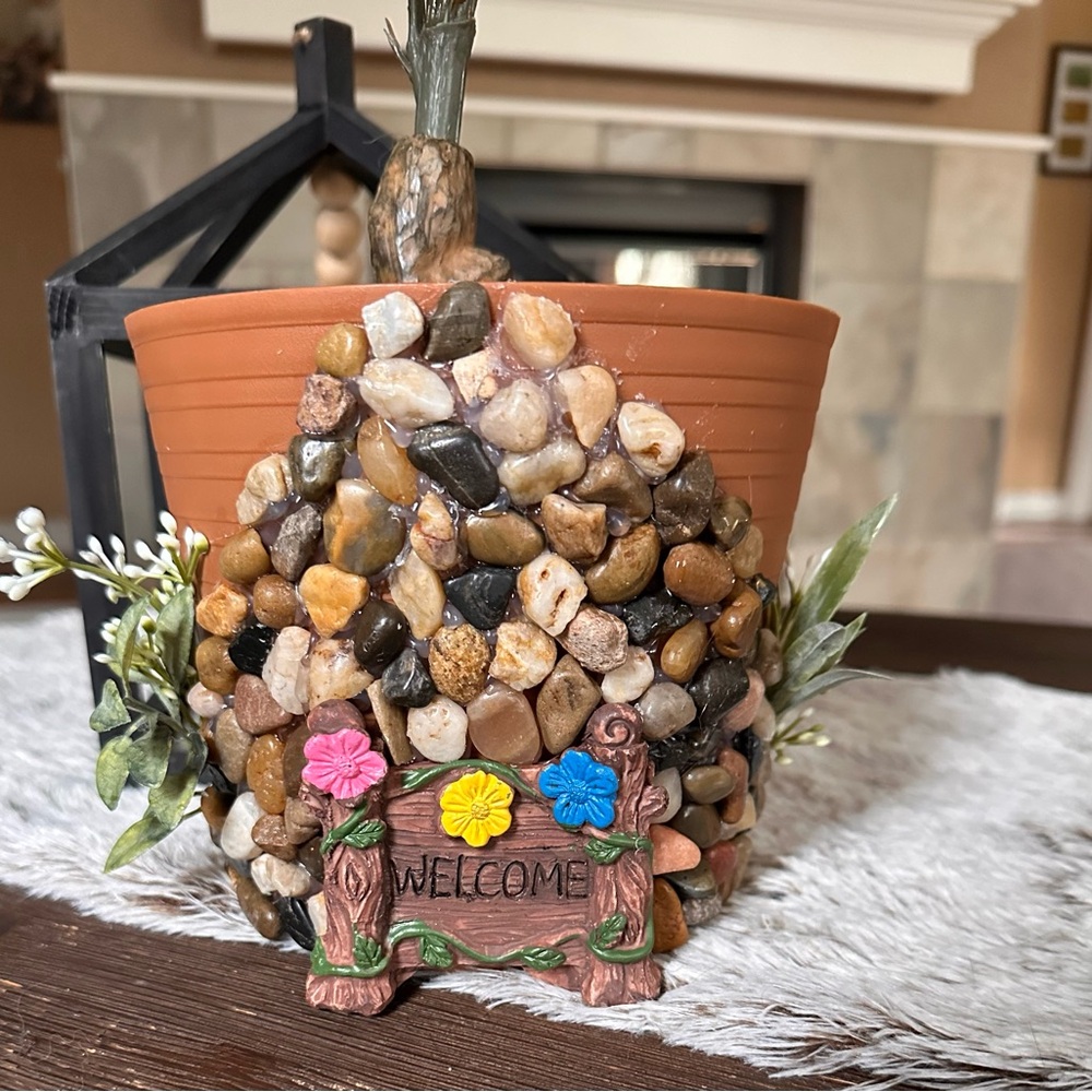 Hand crafted rustic farmhouse Stone fairy garden Flower Pot with Welcome Sign - Picture 3 of 14
